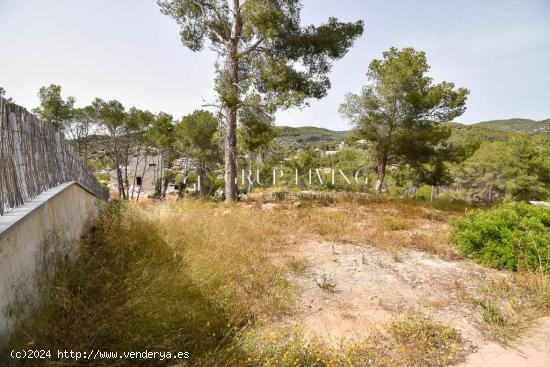 TERRENO ESQUINERO CON VISTAS AL PARC NATURAL DEL GARRAF - BARCELONA