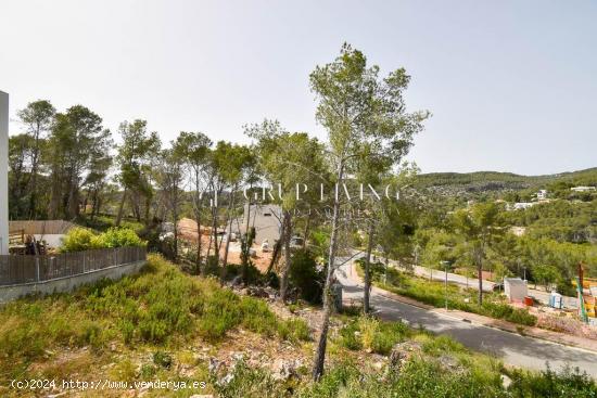 TERRENO ESQUINERO CON VISTAS AL PARC NATURAL DEL GARRAF - BARCELONA