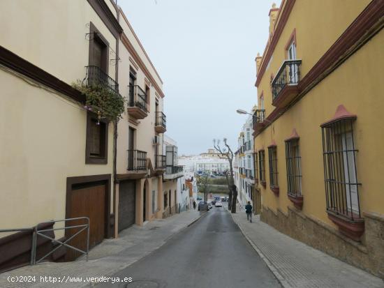 Local en zona calle Ancha, muy comercial - CADIZ