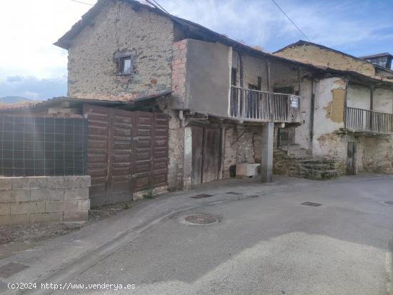 CASA DE PIEDRA CON TERRENO PARA REFORMAR EN TORAL DE LOS VADOS - LEON