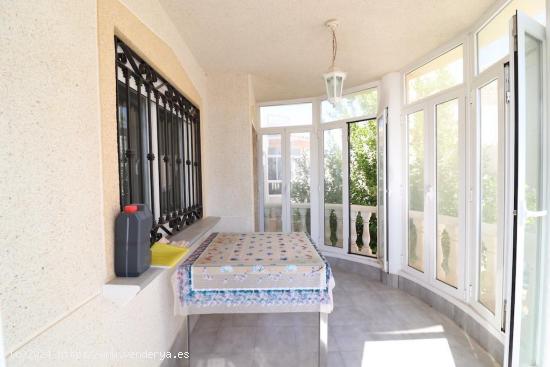 CHALET INDEPENDIENTE EN ORUHUELA COSTA. BLUE LAGOON. 114 M2 DE CASA. 3 DORM. 2 BAÑOS. PIACINA. - AL