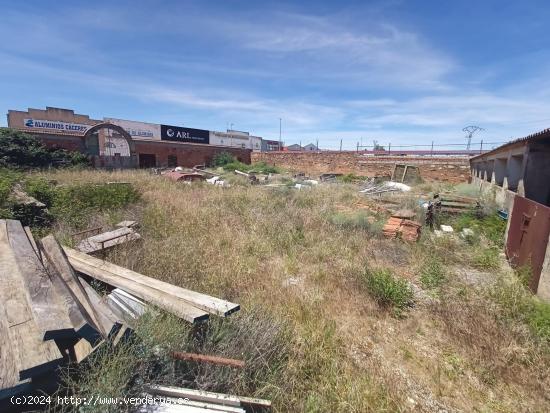  Terreno de uso industrial en charca musia de 1200 metros a pie de carretera !!! - CACERES 