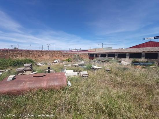 Terreno de uso industrial en charca musia de 1200 metros a pie de carretera !!! - CACERES