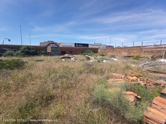 Terreno de uso industrial en charca musia de 1200 metros a pie de carretera !!! - CACERES