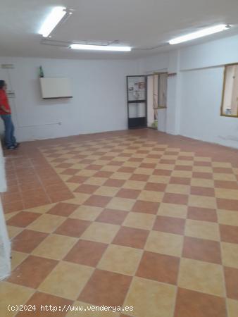 Se vende local en Plaza Italia - CACERES