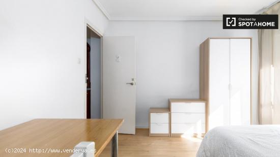 Elegante habitación en alquiler en apartamento de 3 dormitorios en Jesús - VALENCIA