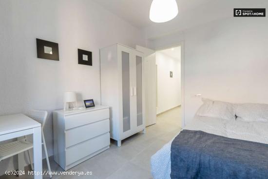  Acogedora habitación en alquiler en apartamento de 4 dormitorios en El Cabanyal. - VALENCIA 