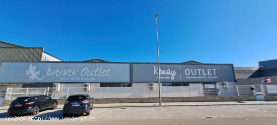 CONJUNTO DE NAVES COMERCIALES EN ALFAFAR - VALENCIA