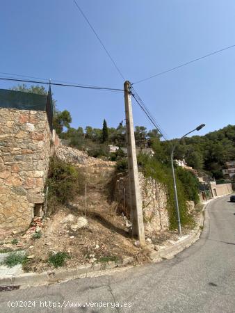 Terreno con vistas al pueblo de Vallirana - BARCELONA