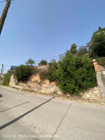 Terreno con vistas al pueblo de Vallirana - BARCELONA