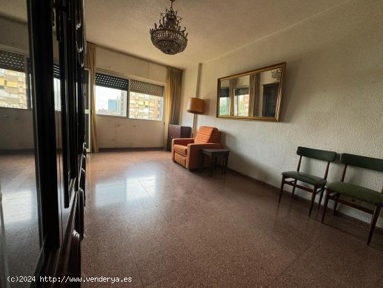 Piso de 3 habitaciones con garaje en Ronda Levante - MURCIA