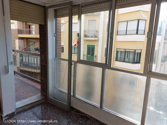 Estupendo piso de 3 habitaciones junto a Plaza de Toros - MURCIA