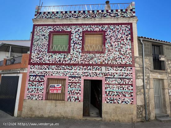 CASABANCO VENDE CASA A REFORMAR  DE  DOS PLANTAS  EN TRUJILLO - CACERES