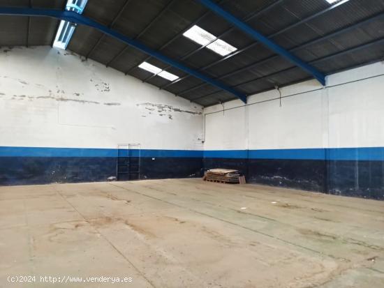 CASABANCO VENDE NAVE INDUSTRIAL - CON VIVIENDA EN DON BENITO. - BADAJOZ