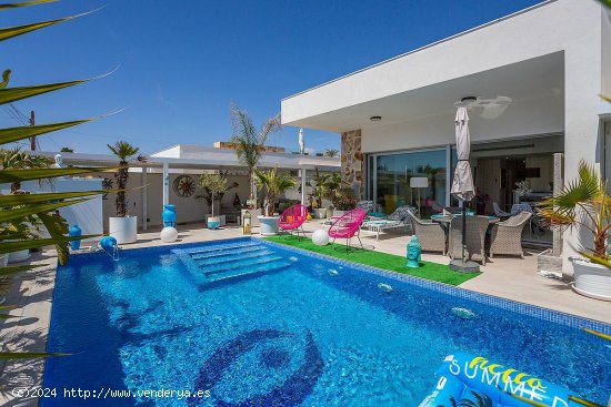  Villa en venta en Torrevieja (Alicante) 