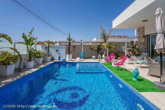 Villa en venta en Torrevieja (Alicante)