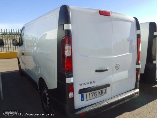 Opel Vivaro 1.6 CDTI 125 CV FURGON. de 2018 con 160.000 Km por 17.000 EUR. en Murcia