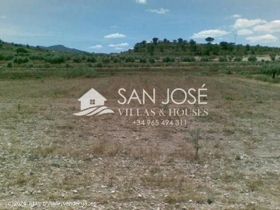 SE VENDE CASA DE CAMPO EN SAX - ALICANTE