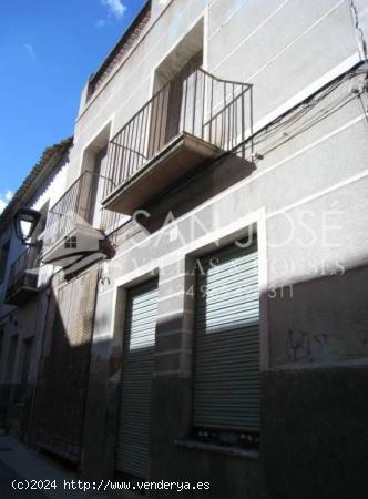 VENTA DE CASA PARA REFORMAR TOTALMENTE O DERRIBAR  EN EL CENTRO DE ASPE - ALICANTE