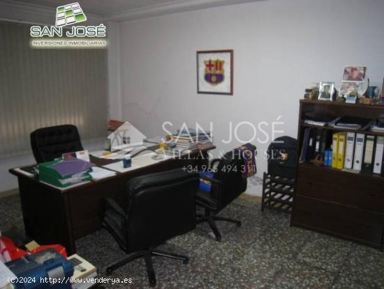 VENTA DE LOCAL COMERCIAL EN NOVELDA EN MUY BUENA ZONA - ALICANTE