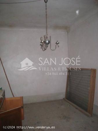 INMOBILIARIA SAN JOSE VENDE VENDE CASA EN ASPE EN ZONA CENTRO PARA REFORMAR - ALICANTE