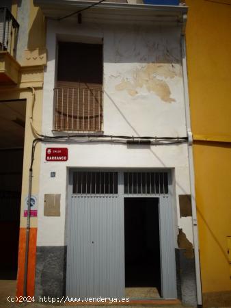 SE VENDE CASA GRANDE A DOS CALLES FRENTE TEATRO WARNER PARA REFORMAR EN ASPE - ALICANTE