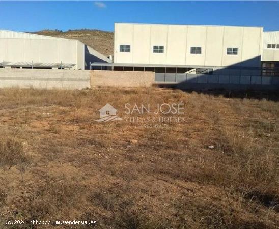 VENTA DE PARCELAS EN HONDÓN DE LAS NIEVES EN ZONA POLÍGONO INDUSTRIAL - ALICANTE