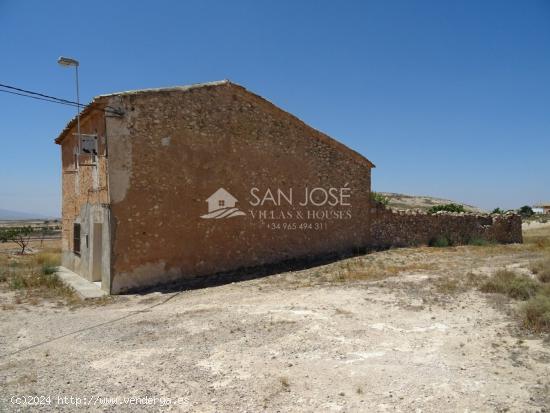 VENTA DE CASA SOLARIEGA TIPICA ESPAÑOLA, EN TORRE DEL RICO, JUMILLA, CON 10.000 M2 DE PARCELA. - MU