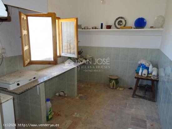 VENTA DE CASA SOLARIEGA TIPICA ESPAÑOLA, EN TORRE DEL RICO, JUMILLA, CON 10.000 M2 DE PARCELA. - MU