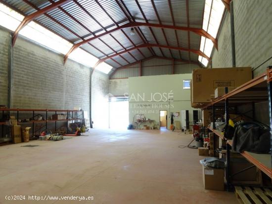 VENTA DE NAVE INDUSTRIAL EN HONDÓN DE LAS NIEVES EN POLÍGONO - ALICANTE