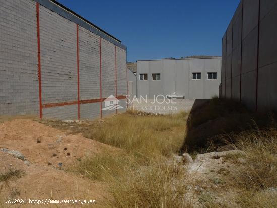 VENTA DE PARCELA INDUSTRIAL EN POLÍGONO DE HONDÓN DE LAS NIEVES-ALICANTE - ALICANTE