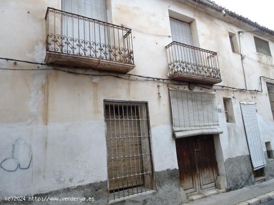 SE VENDE CASA PARA REFORMAR  EN EL CENTRO DE ASPE - ALICANTE