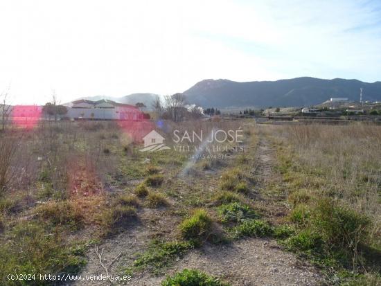 SE VENDE PARCELA RUSTICA CERCA DEL PUEBLO EN HONDÓN DE LAS NIEVES - ALICANTE