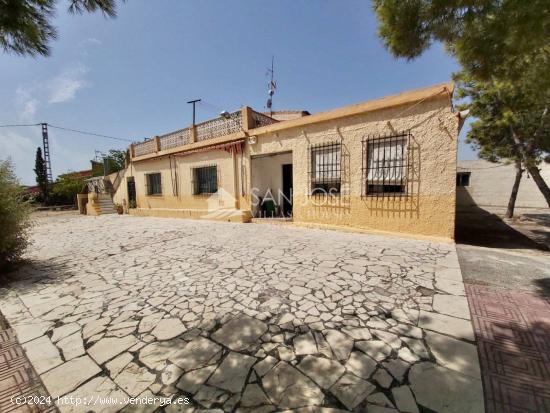  SE VENDE CHALET CON 2 VIVIENDAS Y UNA NAVE EN LA ZONA DE MONTESOL EN ELCHE - ALICANTE 