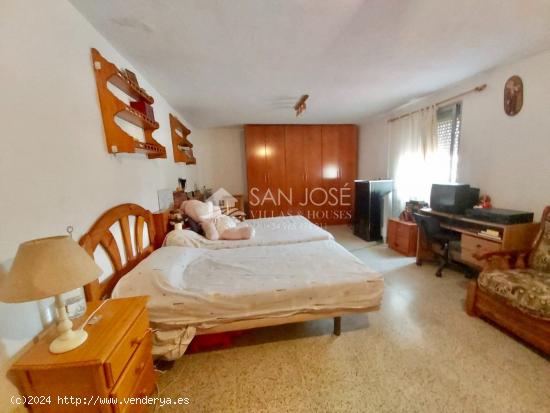 SE VENDE CHALET CON 2 VIVIENDAS Y UNA NAVE EN LA ZONA DE MONTESOL EN ELCHE - ALICANTE