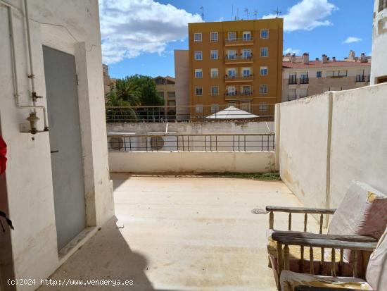 VENTA DE PISO EN ELDA MUY CÉNTRICO PARA REFORMAR - ALICANTE