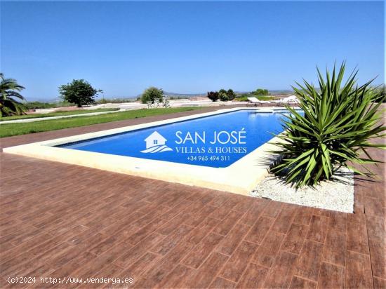 ESPECTACULAR CHALET CON PISTA MINI GOLF Y PISCINA EN NOVELDA ZONA HORNA BAJA. - ALICANTE