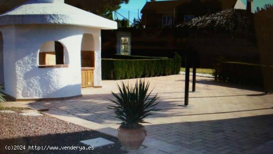 SE VENDE CHALET DE LUJO,  PISCINA  ,  PISTA DE BALONCESTO Y FUTBITO - ALICANTE