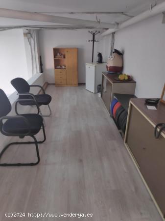 SE VENDE LOCAL  ESTUPENDO EN MUY BUENA ZONA,CON PLAZA PARA 6 COCHES - ALICANTE