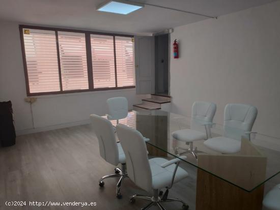 SE VENDE LOCAL  ESTUPENDO EN MUY BUENA ZONA,CON PLAZA PARA 6 COCHES - ALICANTE