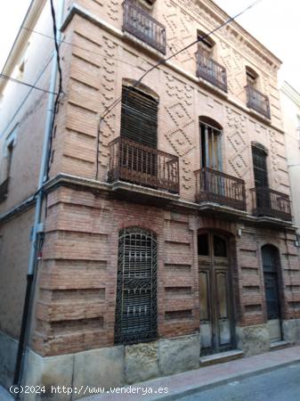  casa-palacio  en el pueble de Caudete - ALBACETE 