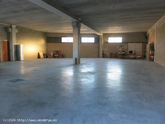 NAVE EN IGUALADA CON 630 M2 SEMINUEVA EN ZONA REC, CERCA CENTRO Y ESTACION TREN - BARCELONA