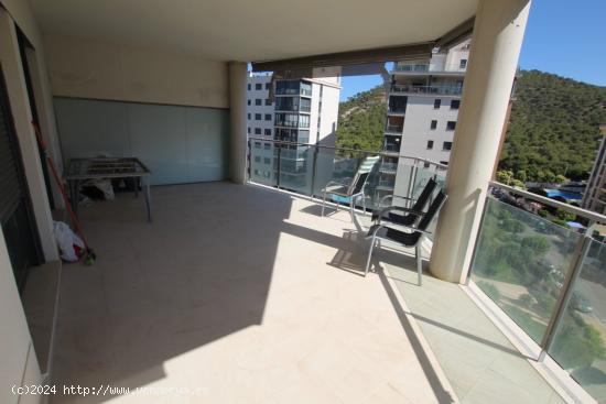 Apartamento con amplia terraza en la Cala Villajoyosa - ALICANTE