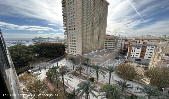 ATICO MUY CENTRICO CON SUPER VISTA AL PUERTO - ALICANTE