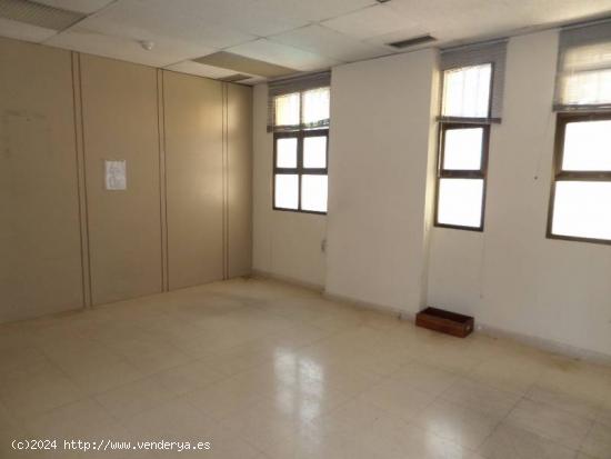 ALQUILER LOCAL COMERCIAL PARA OFICINAS, 400 M2. APROX. DISTRIBIDA EN VARIOS DESPACHOS - MURCIA