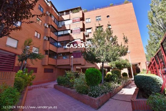 ZONA JUNCAL - Piso de 4 habitaciones, 2 baños, terraza y garaje. - MADRID