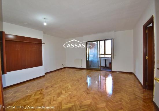 ZONA JUNCAL - Piso de 4 habitaciones, 2 baños, terraza y garaje. - MADRID