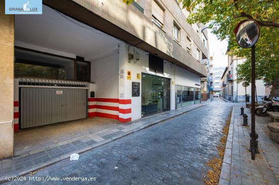 Centro de la ciudad. Amplia plaza de garaje con fácil acceso, junto a Recogidas y San Anton - GRANA