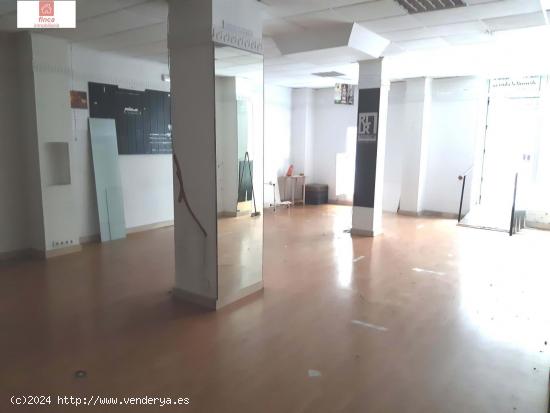 MONTIJO, ALQUILER LOCAL COMERCIAL 107 M2 + SOTANO DE 107 M2, ESCAPARATE AMPLIO Y LUMINOSO, ZONA PASO