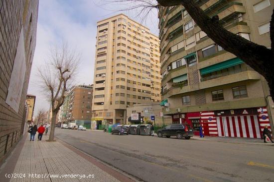  PLAZA DE GARAJE JUNTO GLORIETA DE ARABIAL - GRANADA 